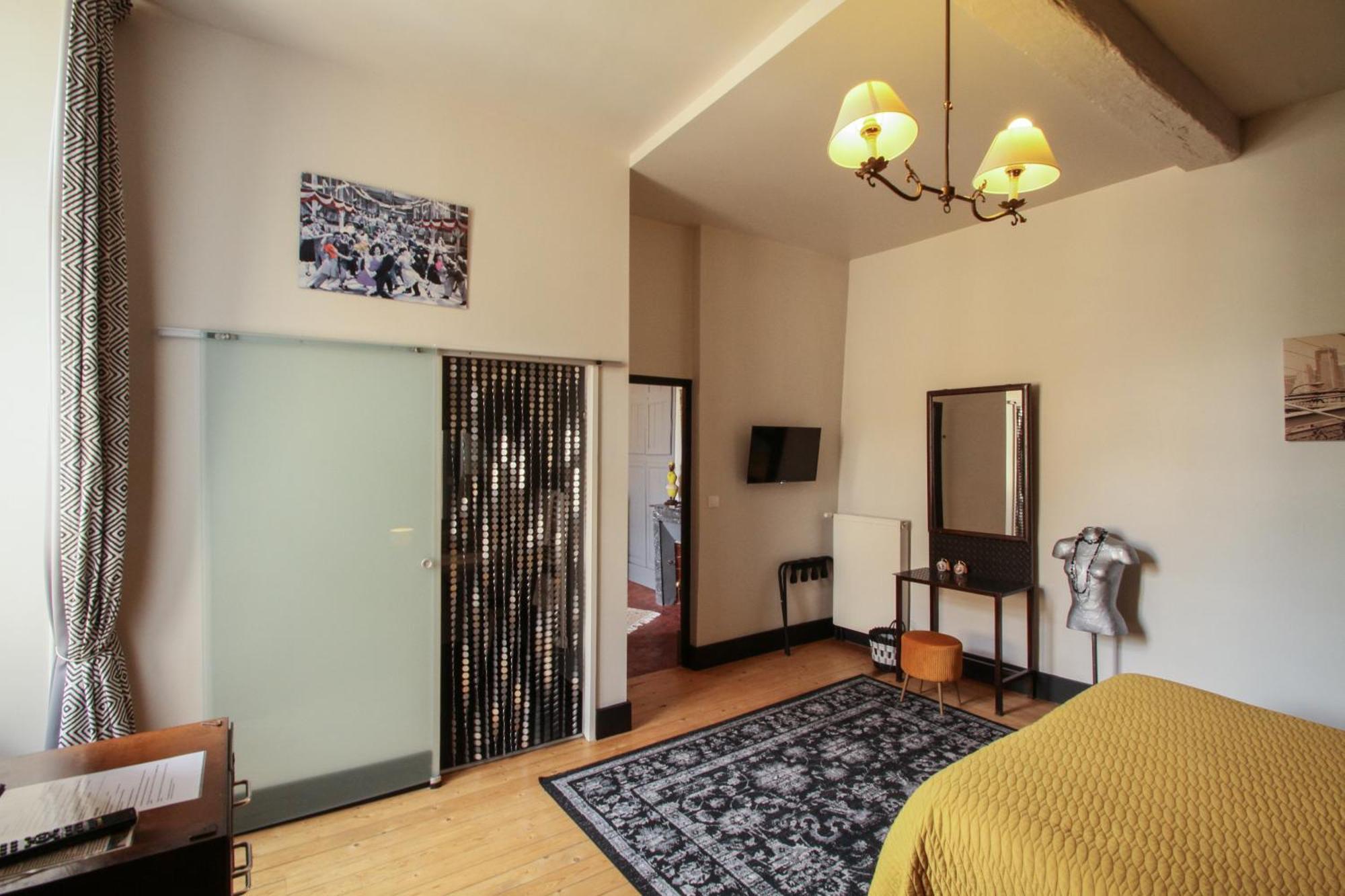 Le Prieure Hotel Noyers Bagian luar foto