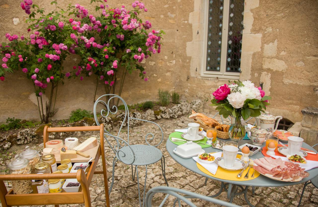 Le Prieure Hotel Noyers Bagian luar foto