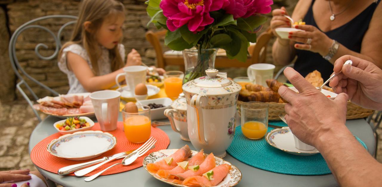 Le Prieure Hotel Noyers Bagian luar foto