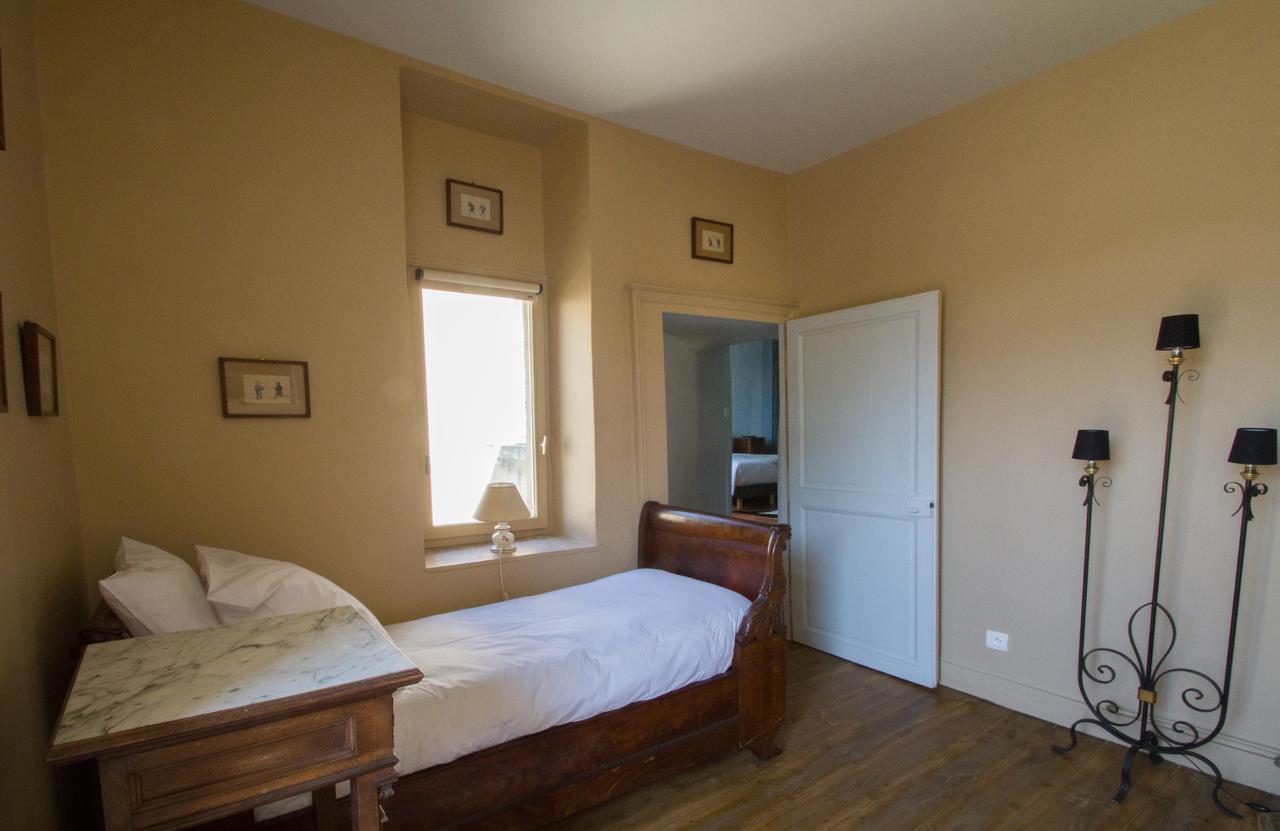 Le Prieure Hotel Noyers Bagian luar foto